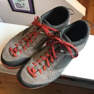 Vasque Grand Traverse Lightweight Hiking Shoes